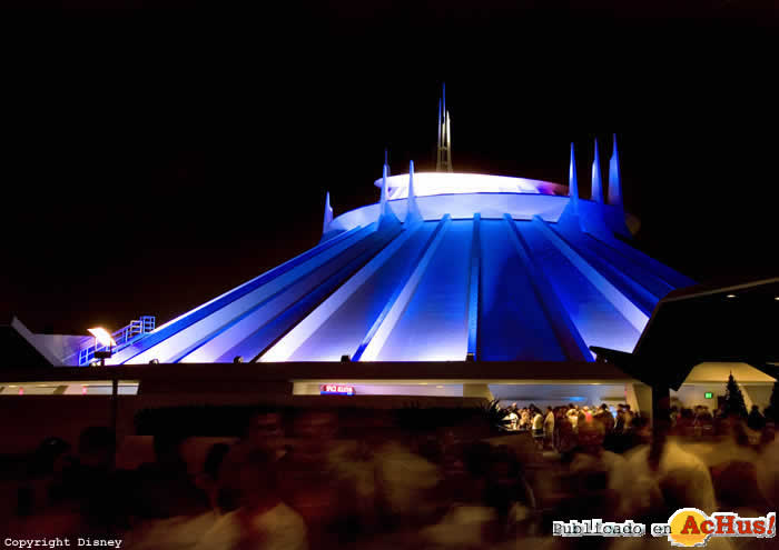 Space Mountain nocturno